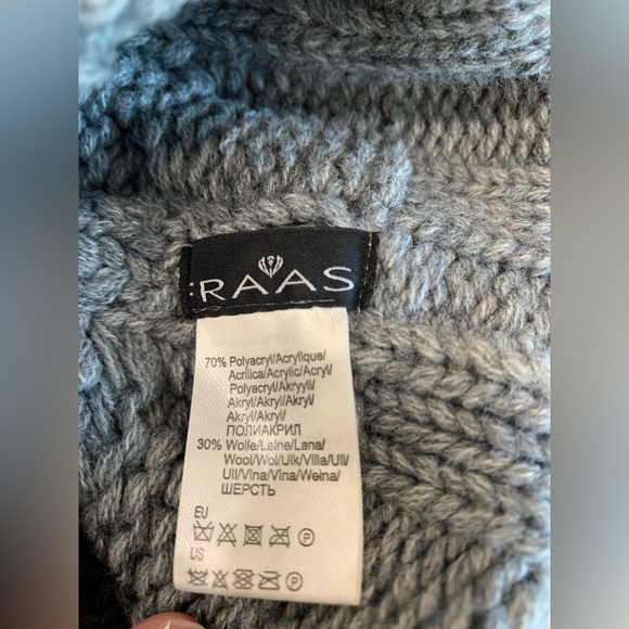 Fraas grey cable knit toque with beige and black faux fur Pom Pom. Like-new. - Picture 4 of 6